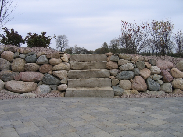 Mequon Backyard Hardscaping